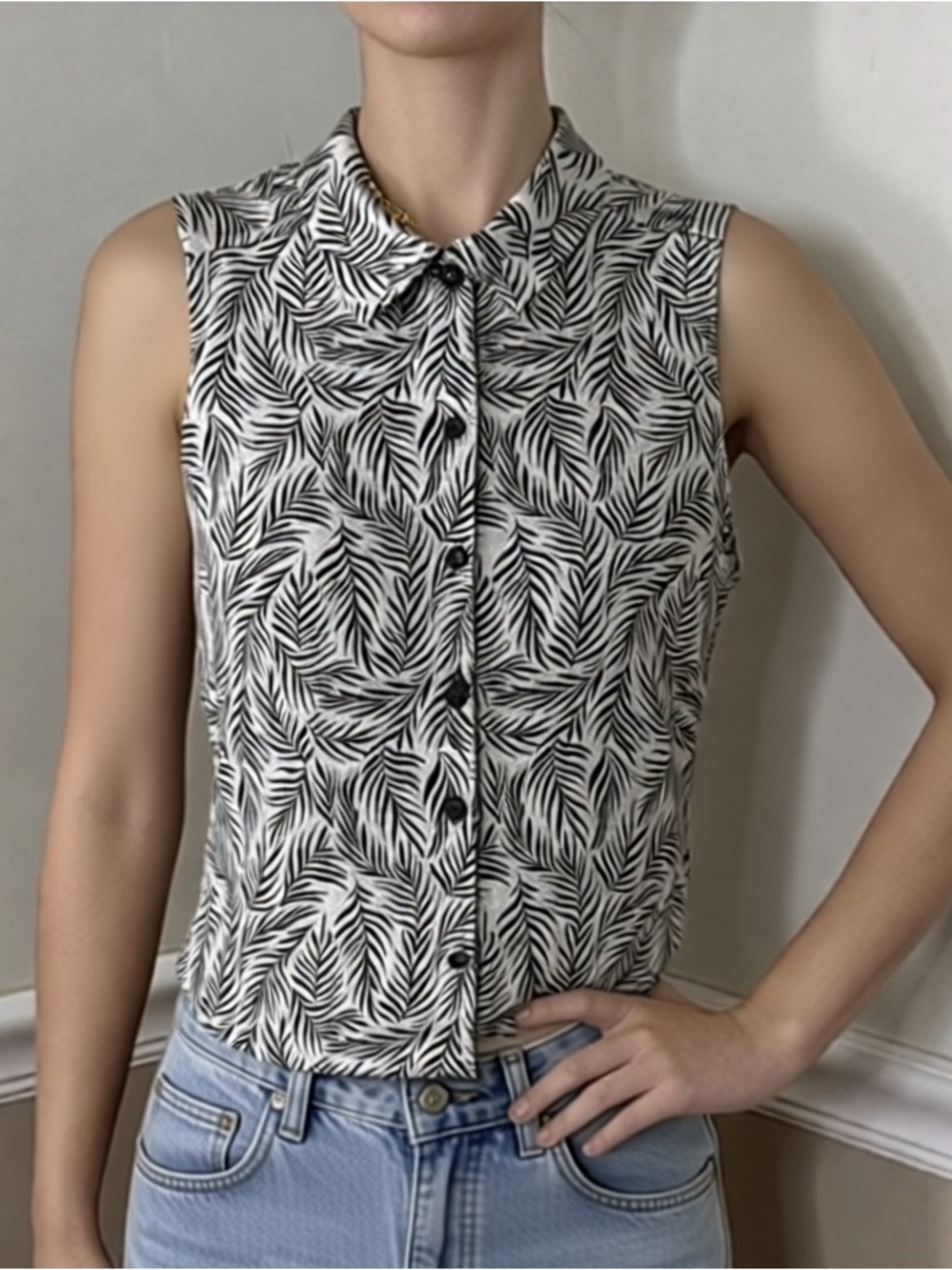 🎉 2 for $20! Tahari 100% LINEN  Leaf-Print Sleeveless Button Front crop - medium